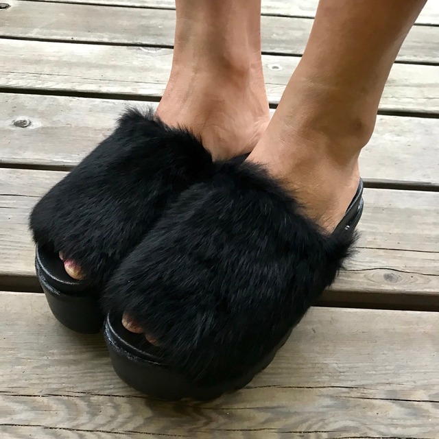 ラビットファーサンダル
