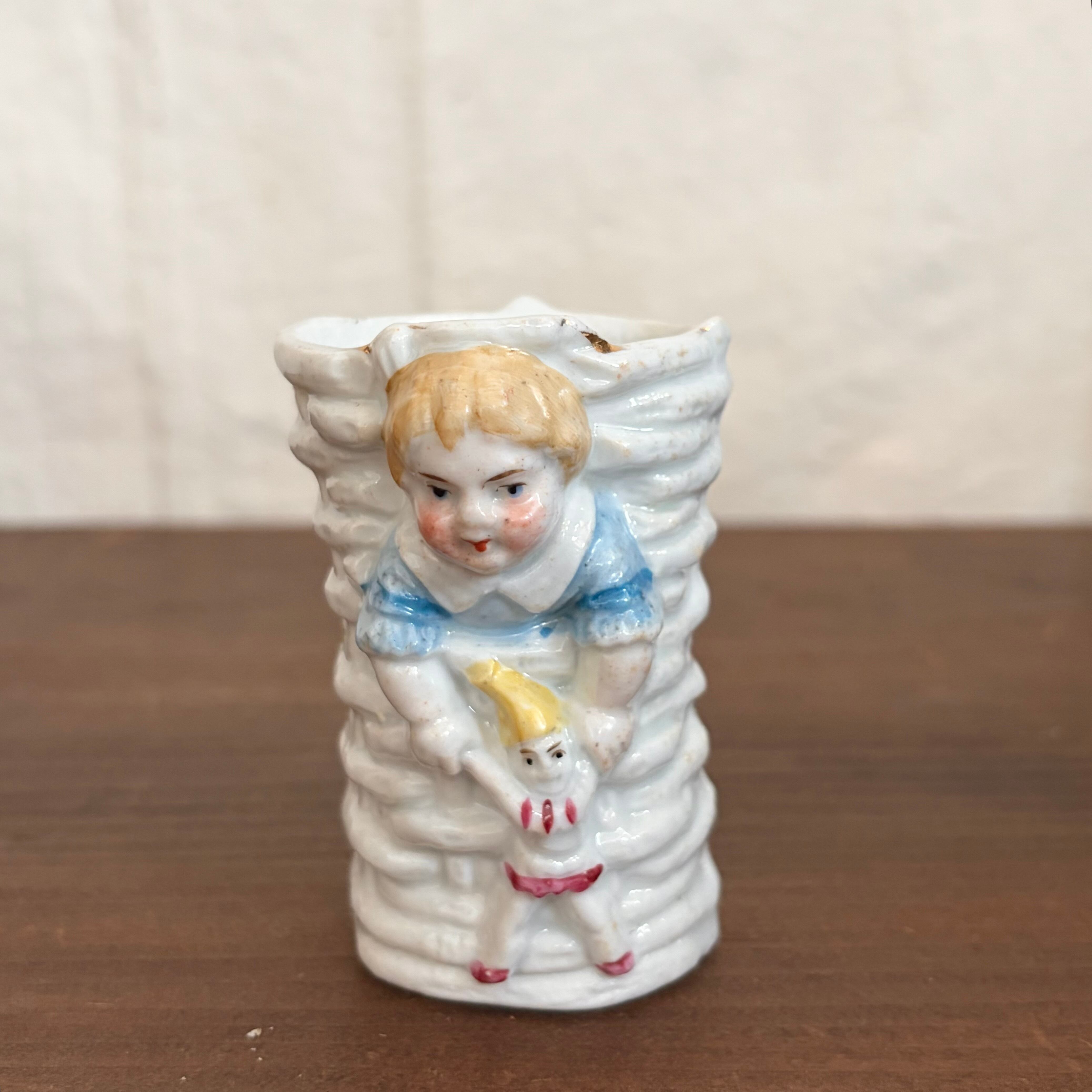 人形を持った少年の器