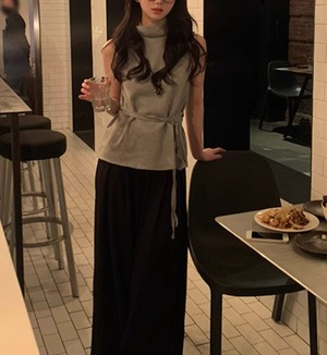 レディース トップス カットソー 袖なし ノースリーブ ハイネック ウエストマーク ウエストリボン かわいい 大人可愛い シンプル 上品 おしゃれ エレガント 存在感 都会的 ベーシック ロマンティック フェミニン 無地 春 夏 秋 ロングシーズン デート お出かけ イベント 女子会 休日 ショッピング コンサート ライブ カフェ 脚長 プチプラ 普段使い 着回し モテ 清楚 インスタ映え S M L XL 2XL 小さいサイズ 大きいサイズ グレー ベーシックカラー 大人カラー