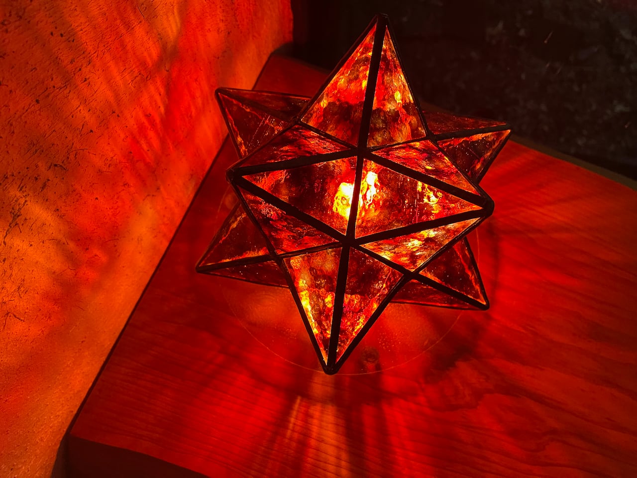 [新作・限定品]カディスの赤い星（ステンドグラスのオブジェランプ）