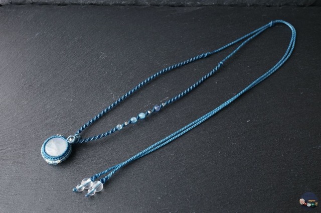 レインボームーンストーン（ホワイトラブラドライト）のマクラメネックレス ～ Blue hole ～