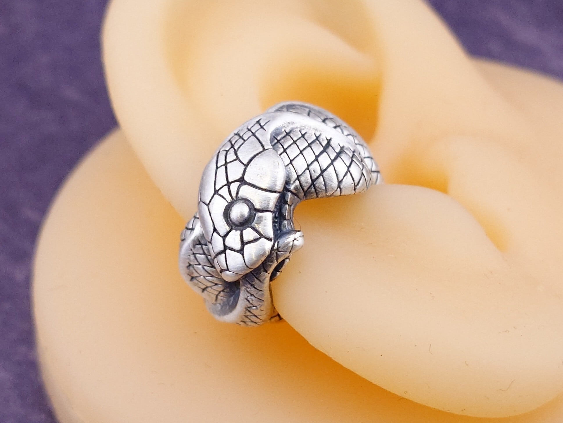 仁尾彫金『ブラックダイヤギャラクシーアイアンクロスリング