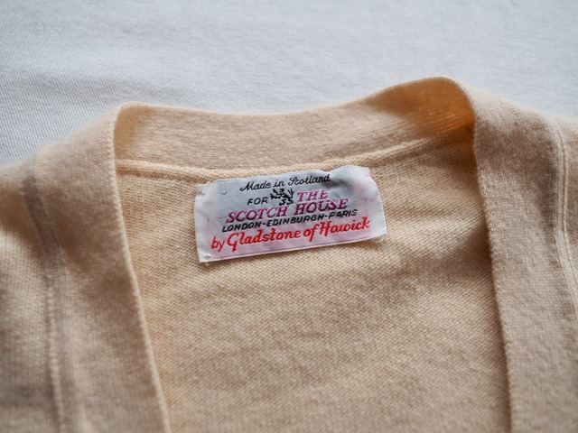 SCOTLAND ~1960‘s Vintage Cashmere cardigan
