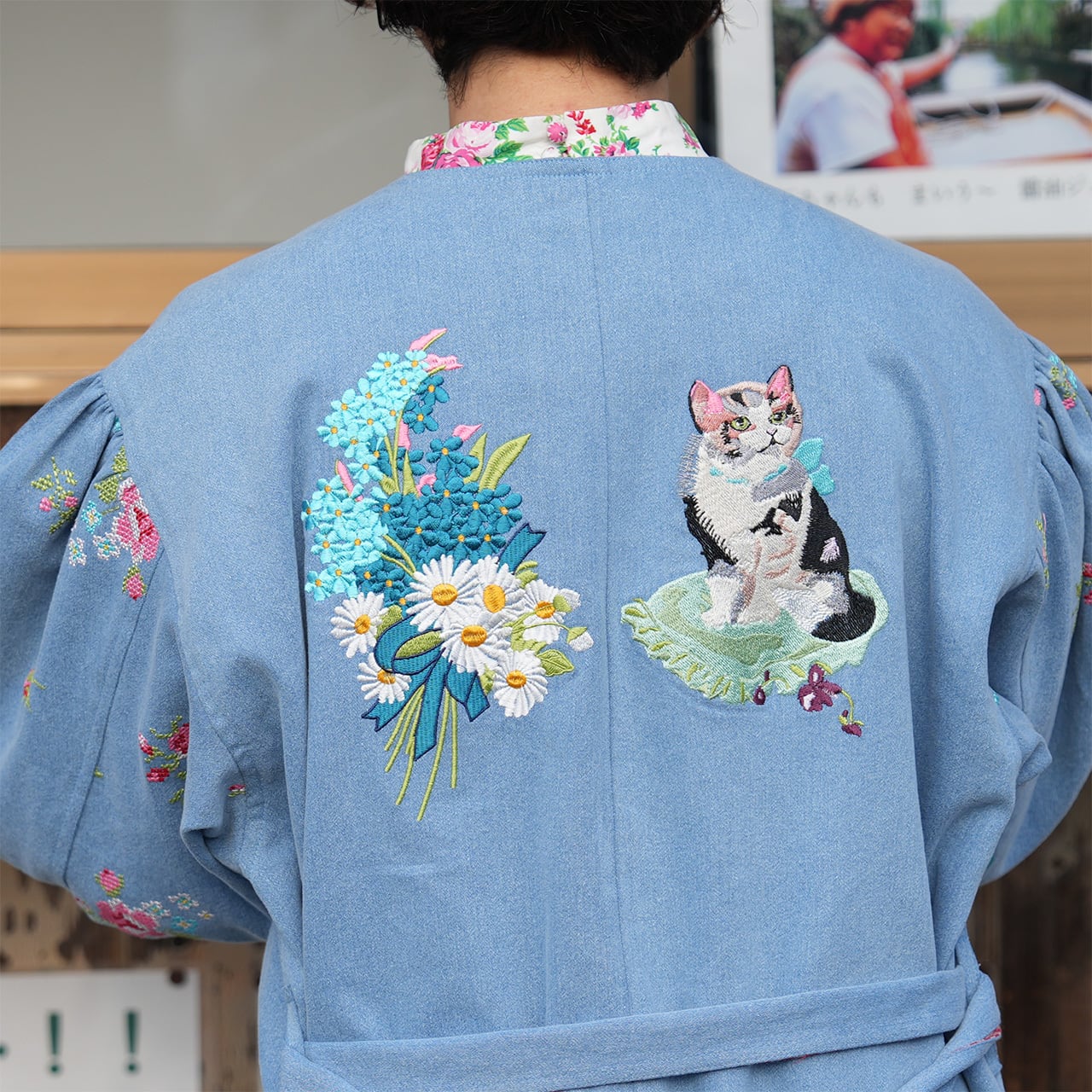刺繍デニムコート Collarless embroidered coat (Light blue
