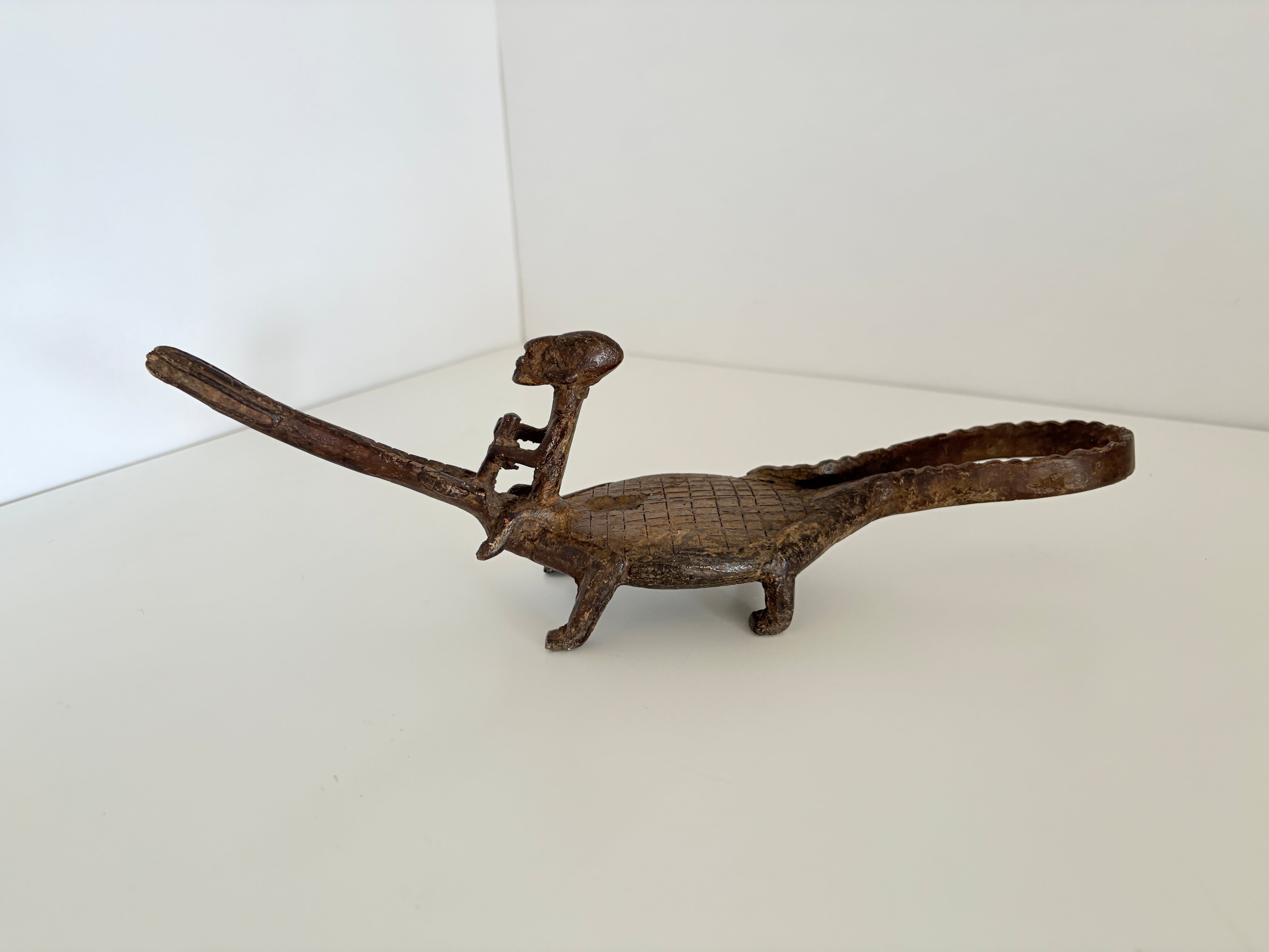 マリ共和国 ドゴン族 ブロンズ製 ワニの置物 1人 | wouet