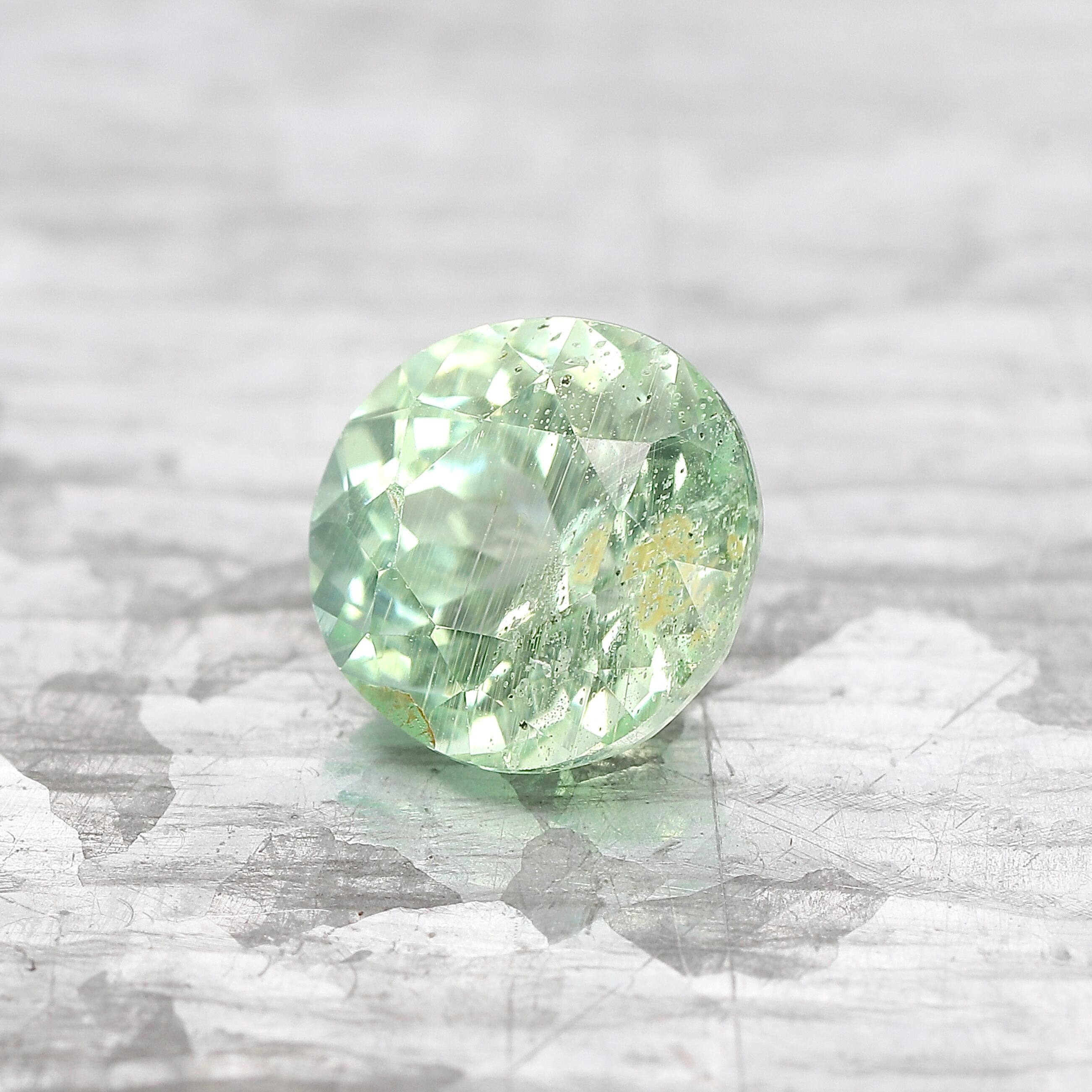 バナジウム入りコーネルピン 0.35ct ラウンド | 色石堂