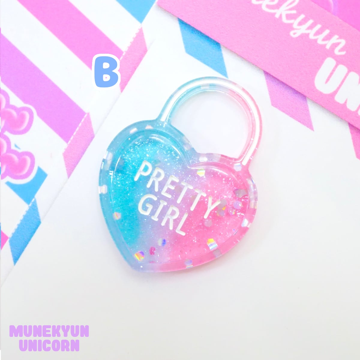 O047 【10個】ラメ入り ハート 南京錠 チャーム デコパーツ