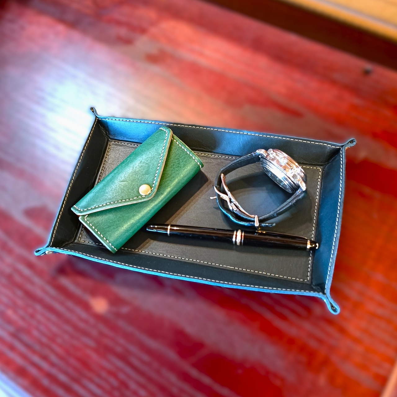 【全て手作りの一点もの革小物】置くだけで日常を彩るマルチキャッシュトレー