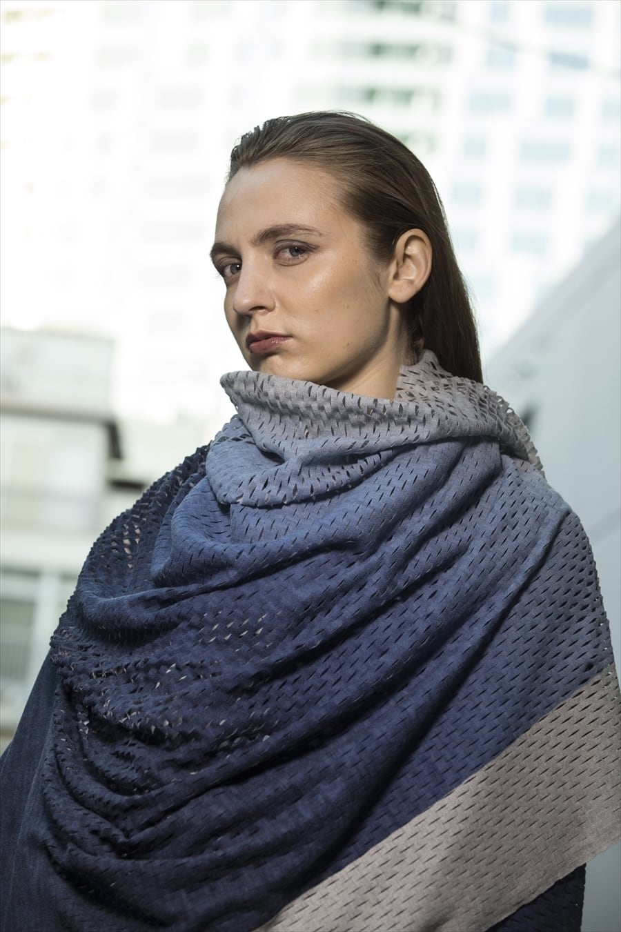 PLAIN CORNICE STOLE【WOOLウール】GRADATION NAVY 1117W5 プレインコーニス ストール ［登録意匠］  グラデーション ［着るアートストール］ ONLINE SHOP通販 -MICHAIL GKINIS AOYAMA-着るアートストール スカーフ  日本製