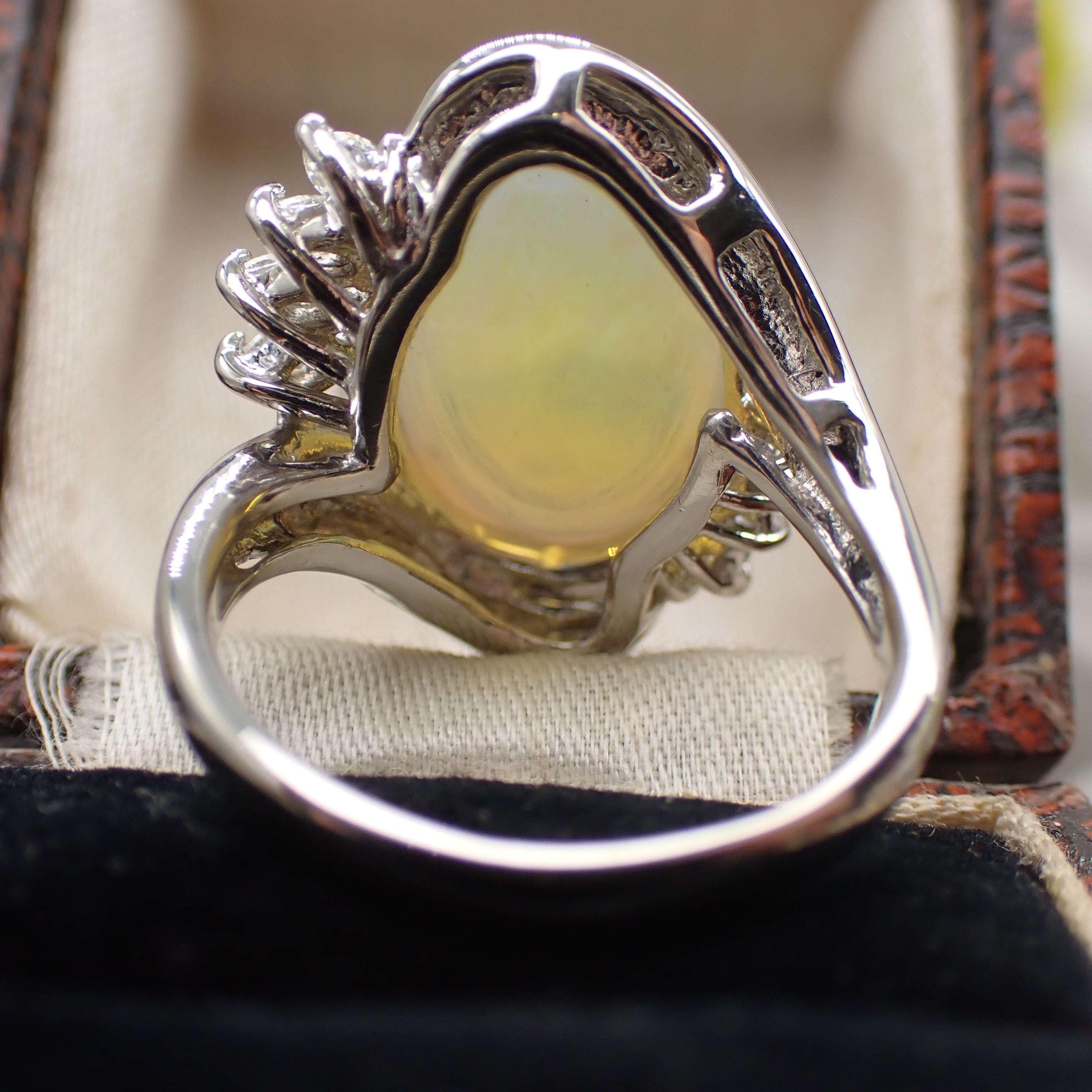 昭和レトロ　ヴィンテージ　アンティーク　Pt900 大粒オパール　プラチナリング 日本の作品】昭和レトロ バブリーデザイン ヴィンテージ リング Pt900