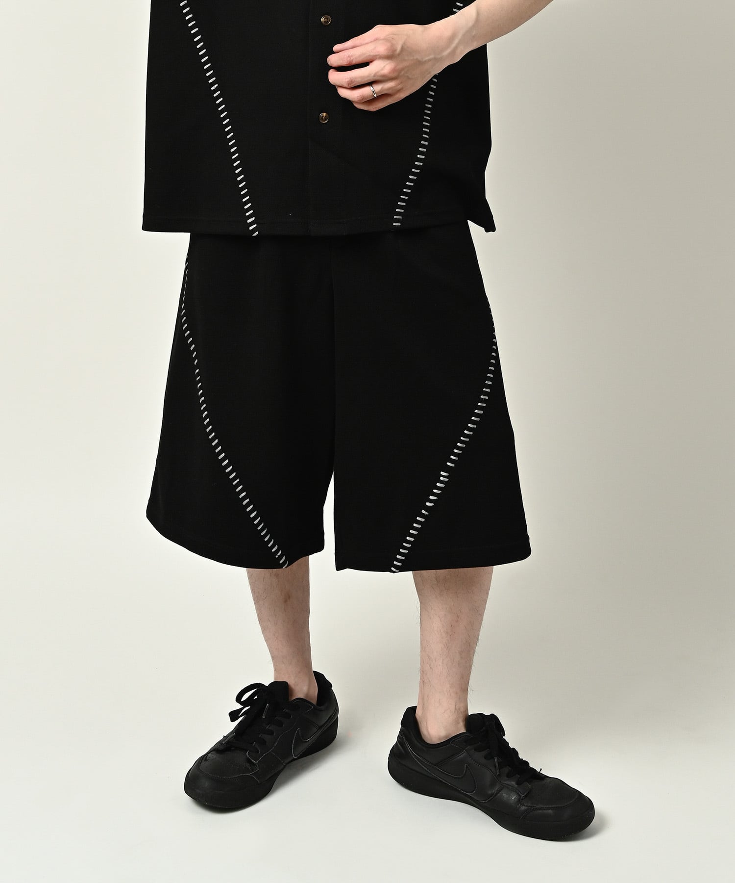 ATELANE Garze Ladder Stitch Half Pants (BLK) 26A-18120 | DEPROID