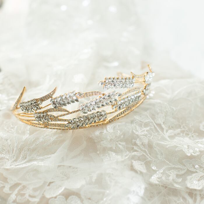 ノーブルなクラウンティアラ（ゴールド） ゴールド クラウン - メルカリ