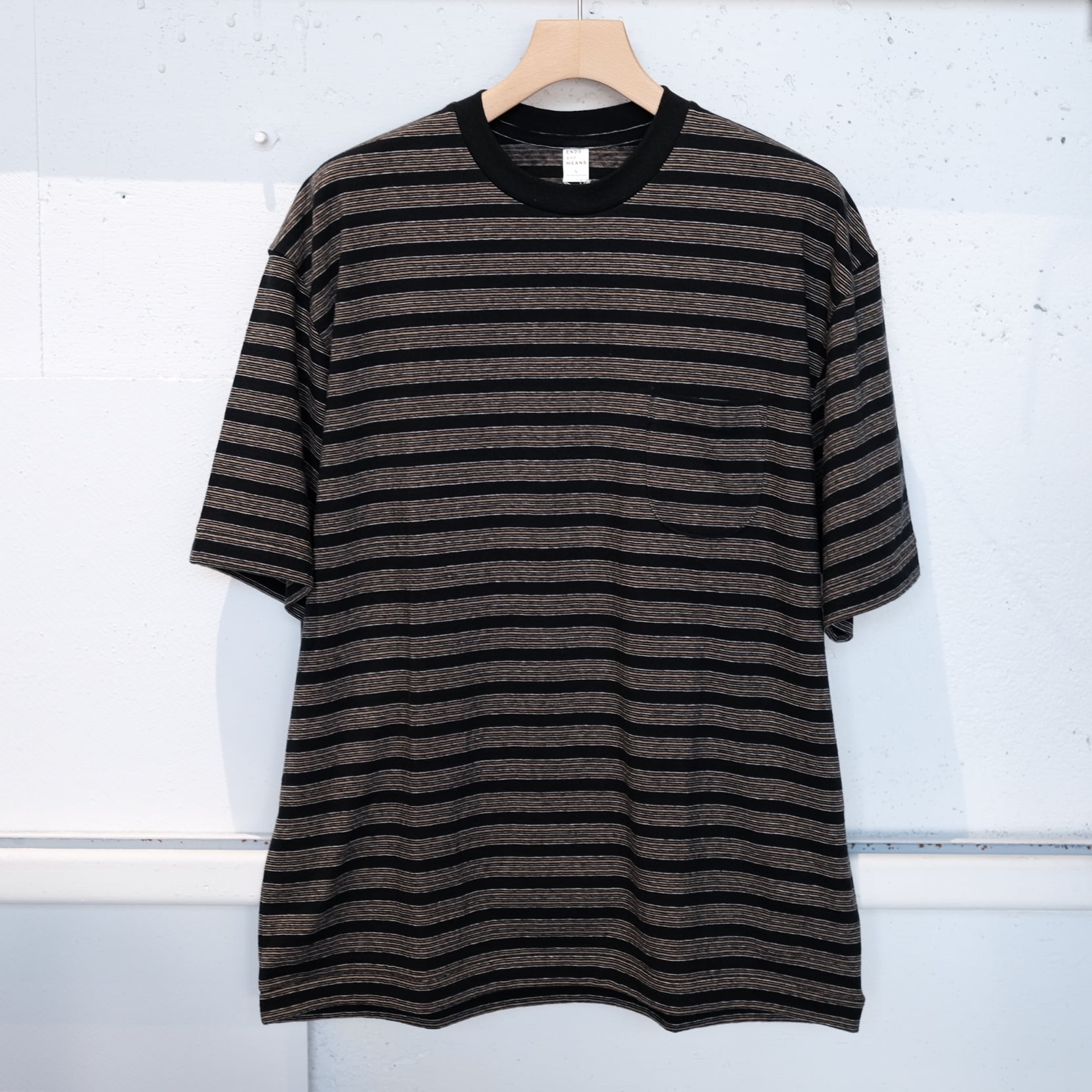 ENDS and MEANS＜エンズアンドミーンズ＞Horizontal Striped S/S Tee