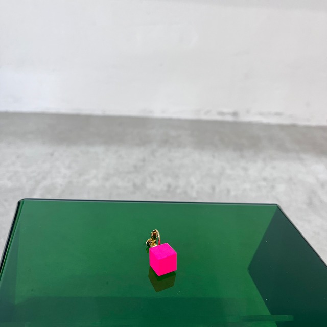 corchea / cube  earring【neon pink】