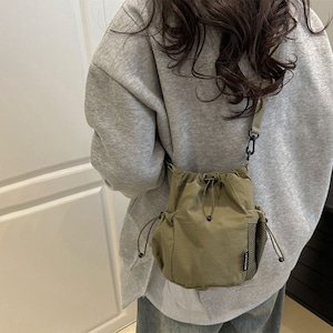 ミニバッグ ショルダー バケットバッグ レディース メンズ 韓国 スマホポーチ おしゃれ 大人 かわいい 小さめ コンパクト ライブ フェス ミニポーチ ドローストリング 大人可愛い 大人女子