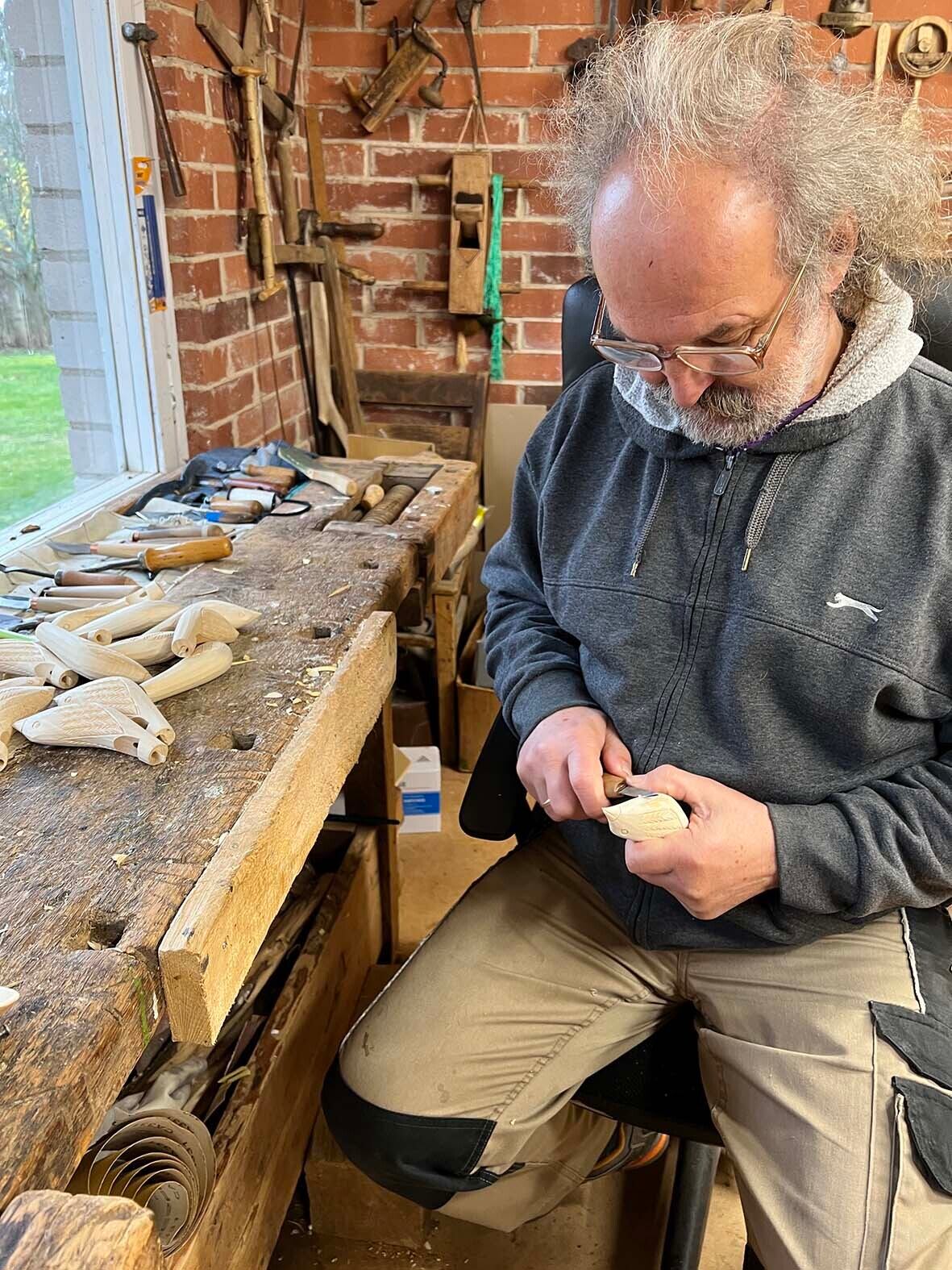 リトアニアの木のトレー