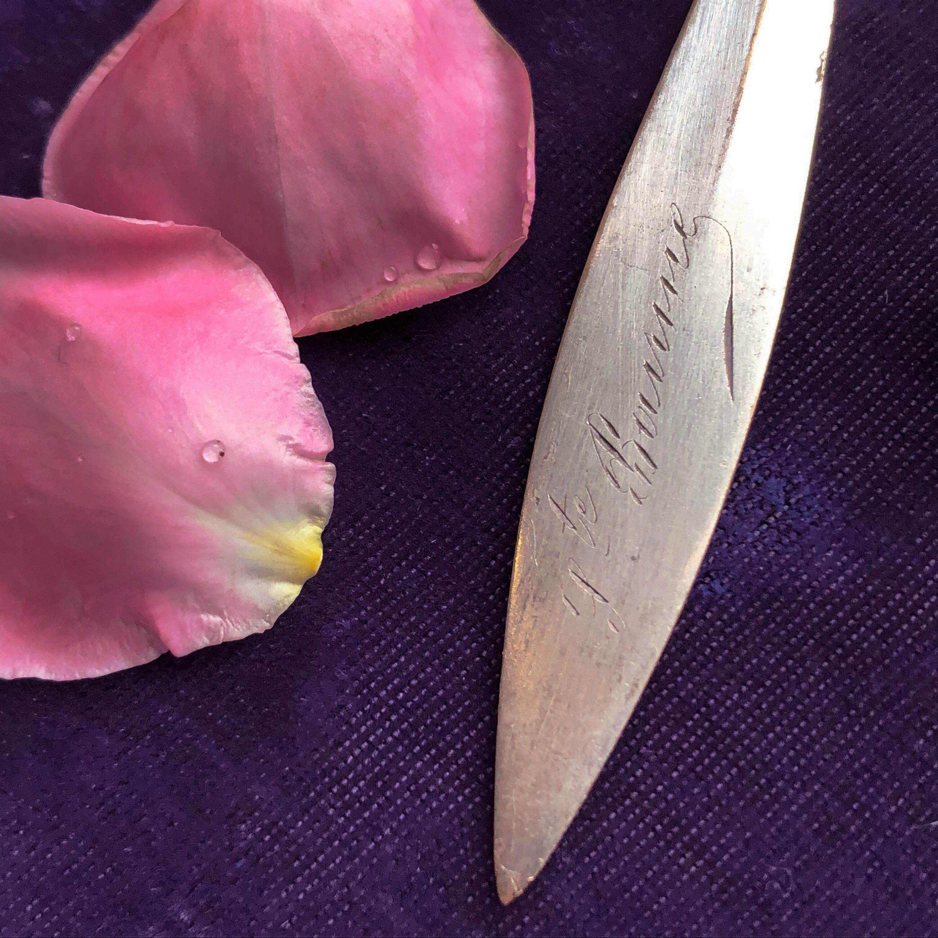 薔薇色のリボンのペーパーナイフ | メルキュール骨董店