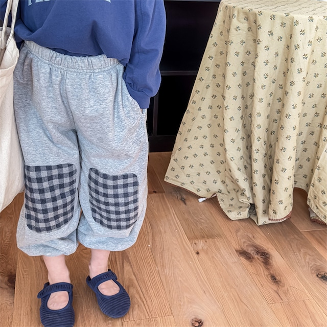 《取寄》 チェック膝パッチスウェットパンツ （全２色） ADBB 韓国子供服 ジャージ ズボン
