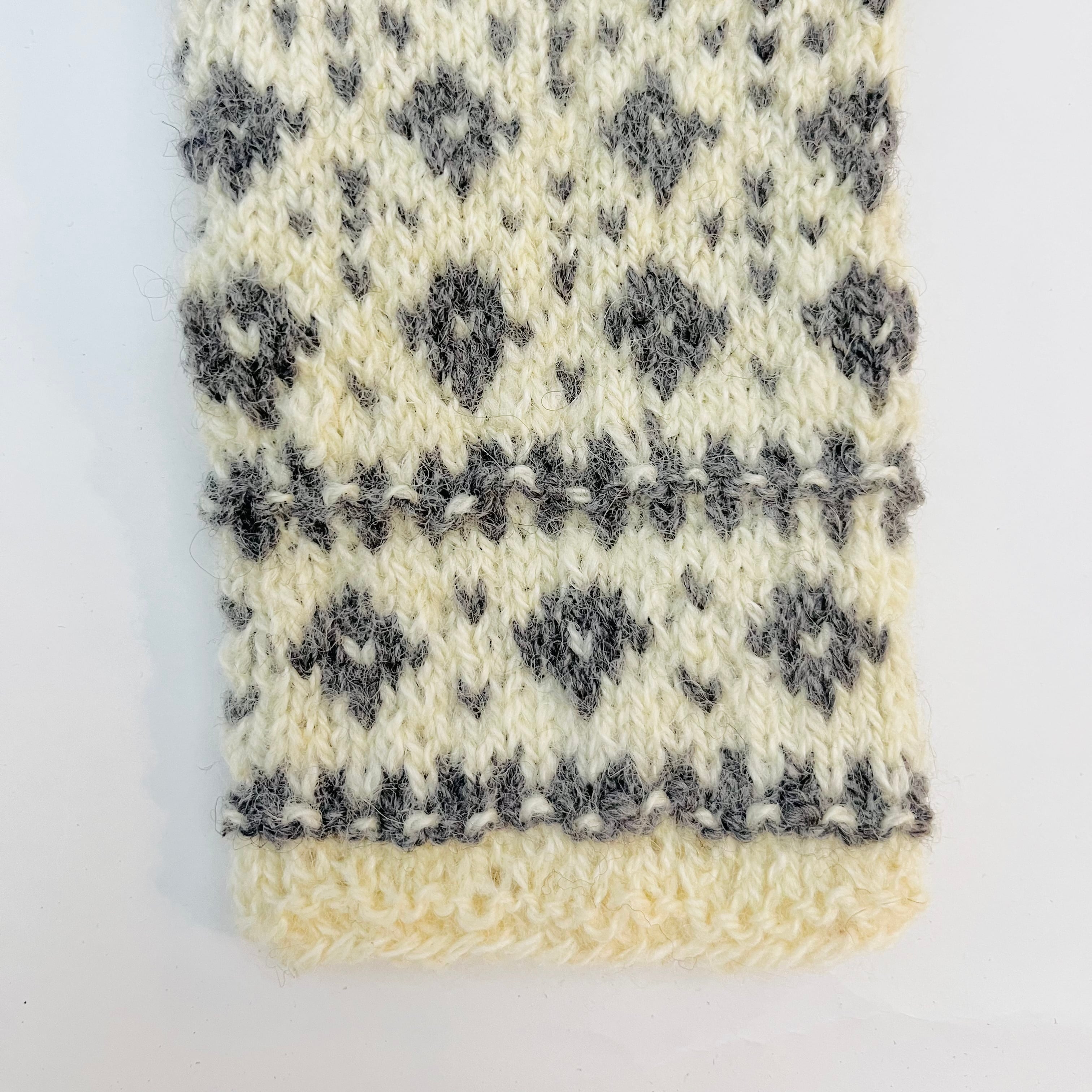 伝統的バルトの手編みミトン（オフホワイト）