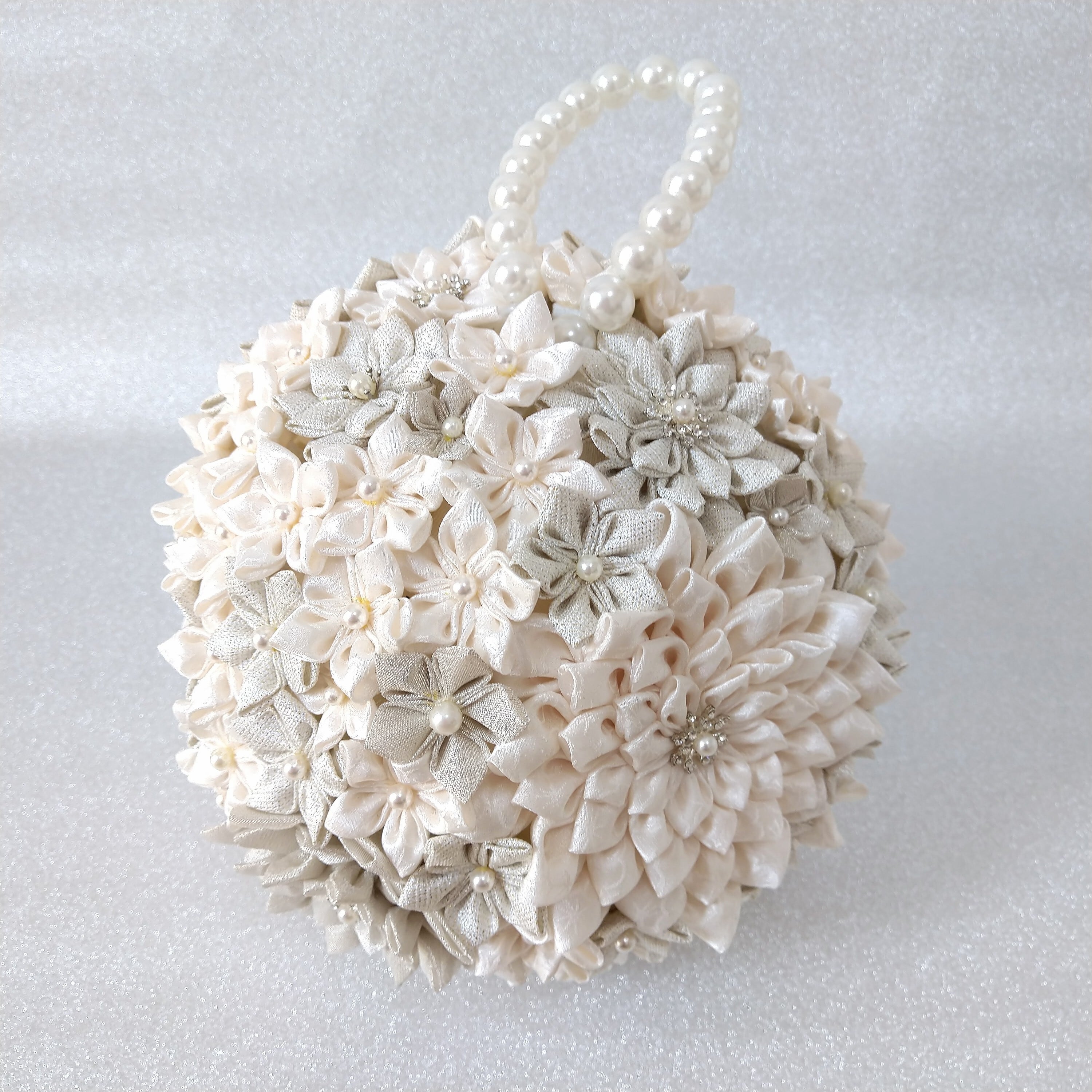 正絹ボールブーケつまみ細工和装ウエディング結婚式白