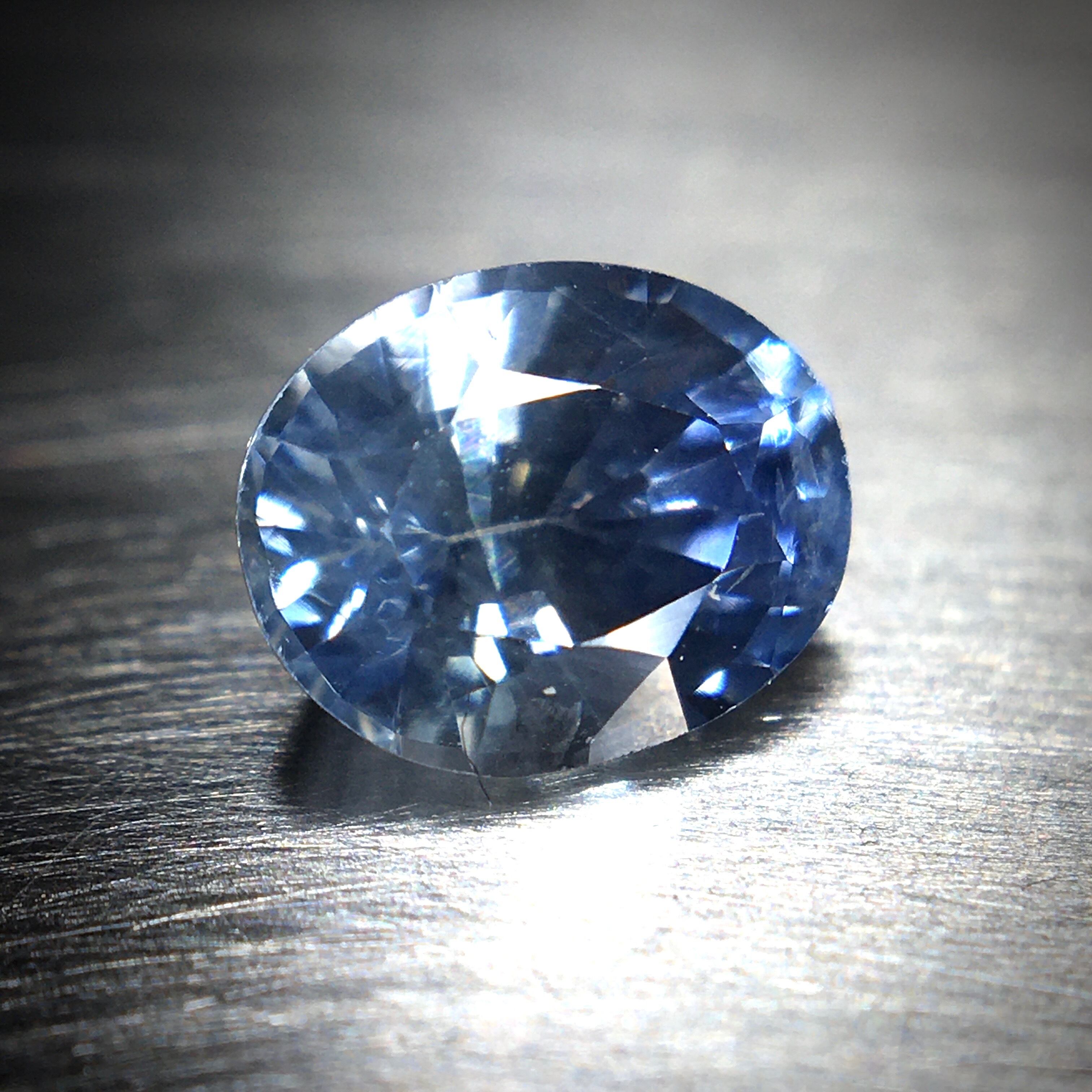 メタリックブルーの凍てつくような輝き 0.89ct 天然 アイスブルー