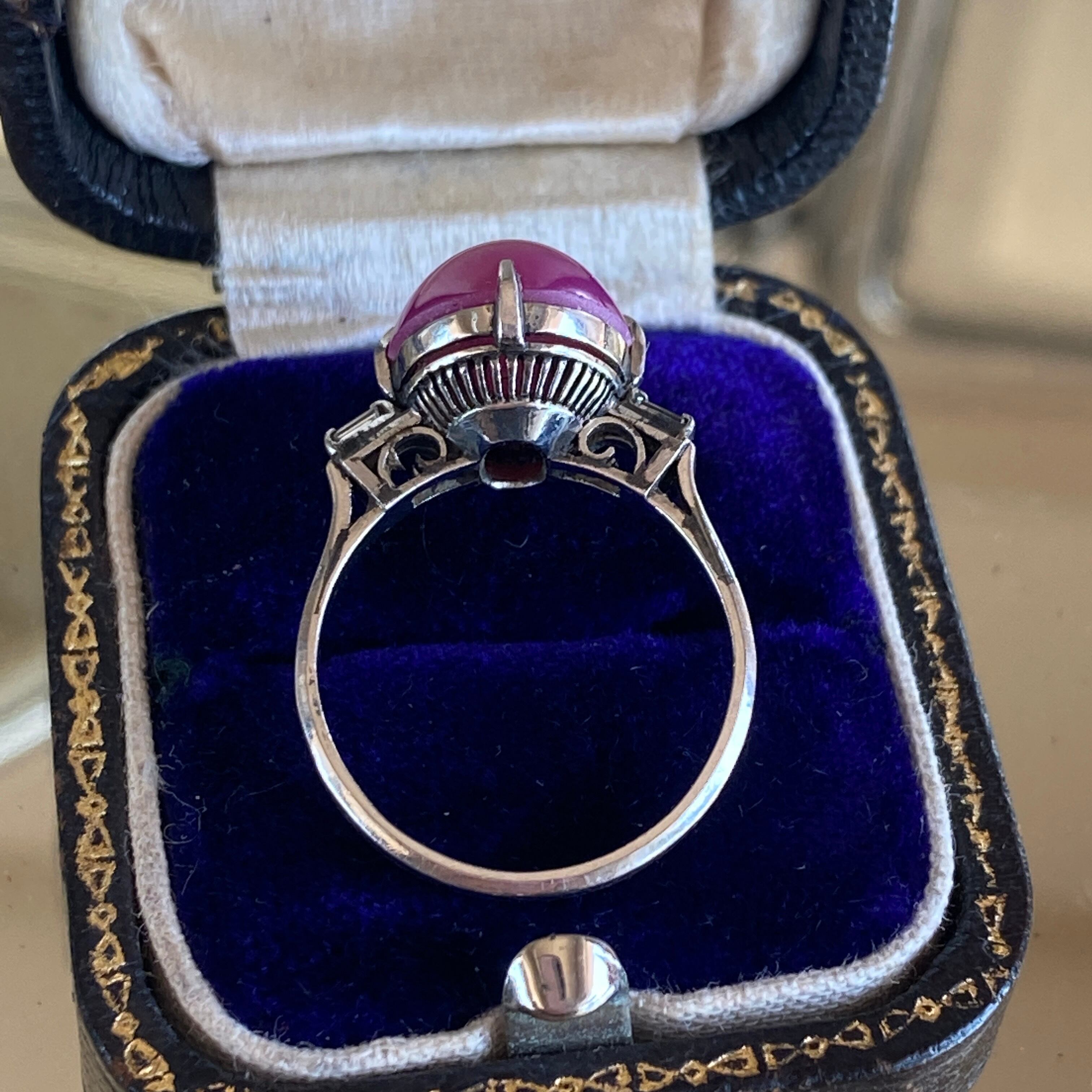 ヴィンテージ　千本透かしプラチナに合成スタールビーのリング