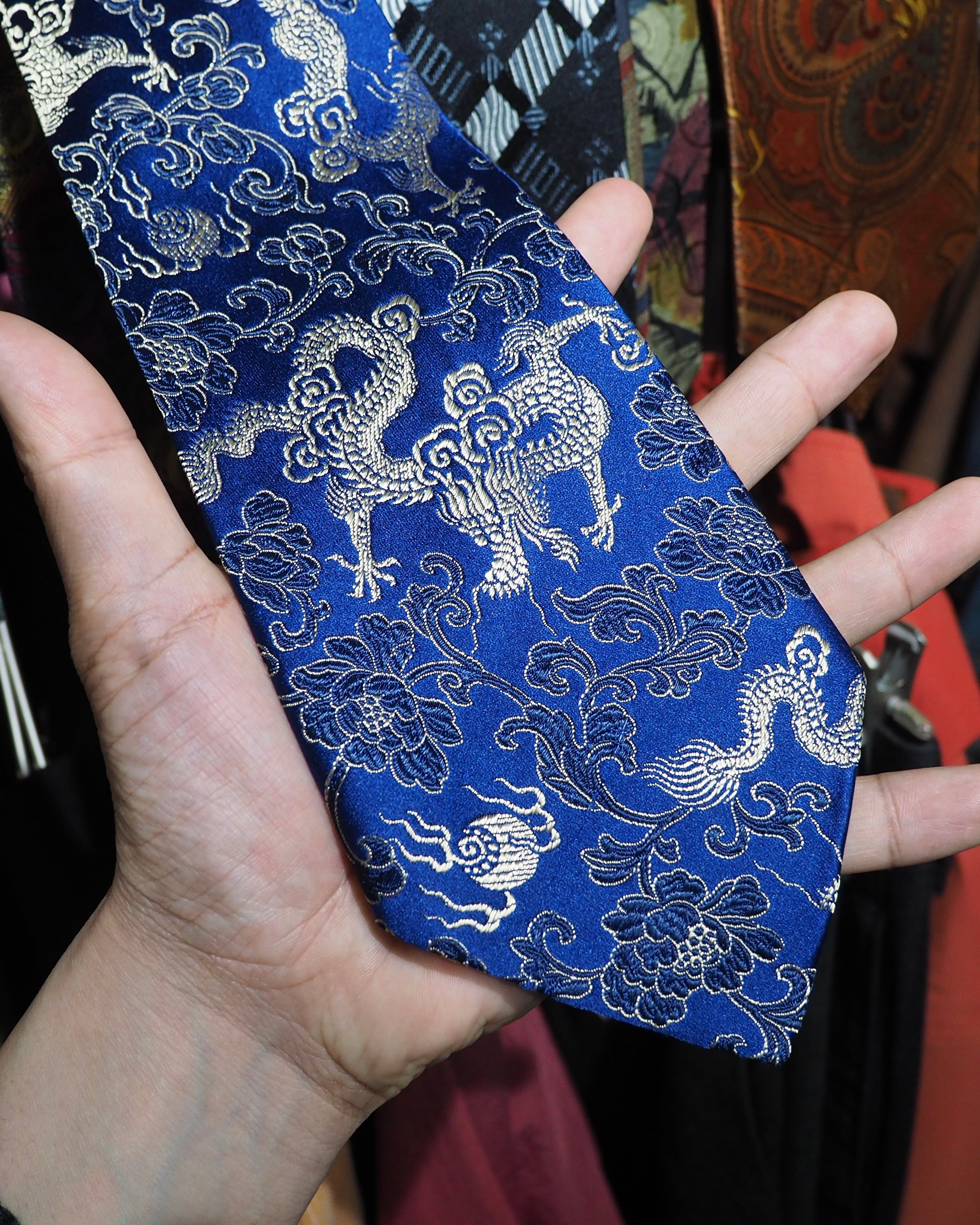 セットアップ、テーラードジャケットご購入のお客様にプレゼント