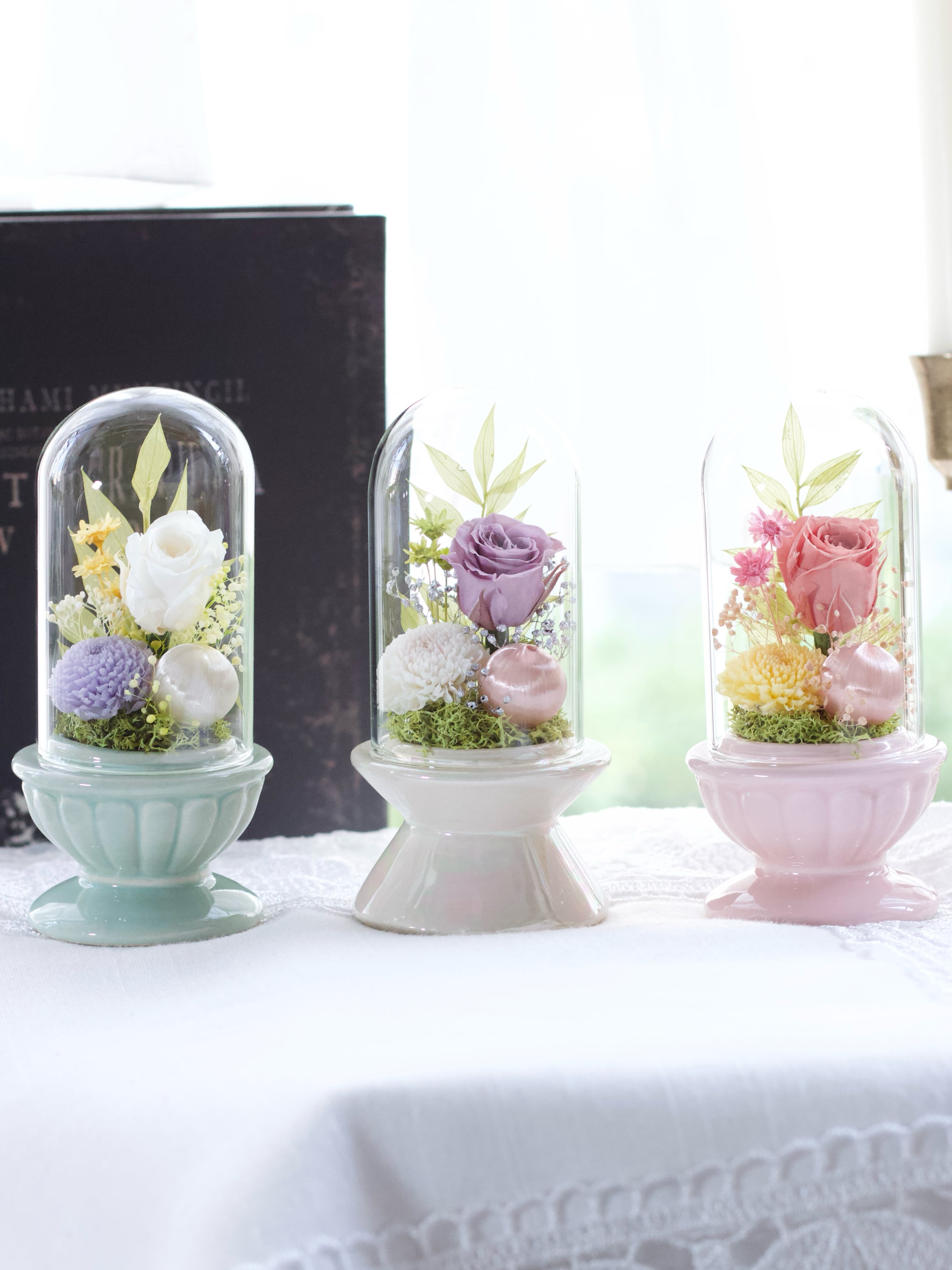 ガラスドームmini仏花】手のひらサイズのガラスドームタイプでは最小の