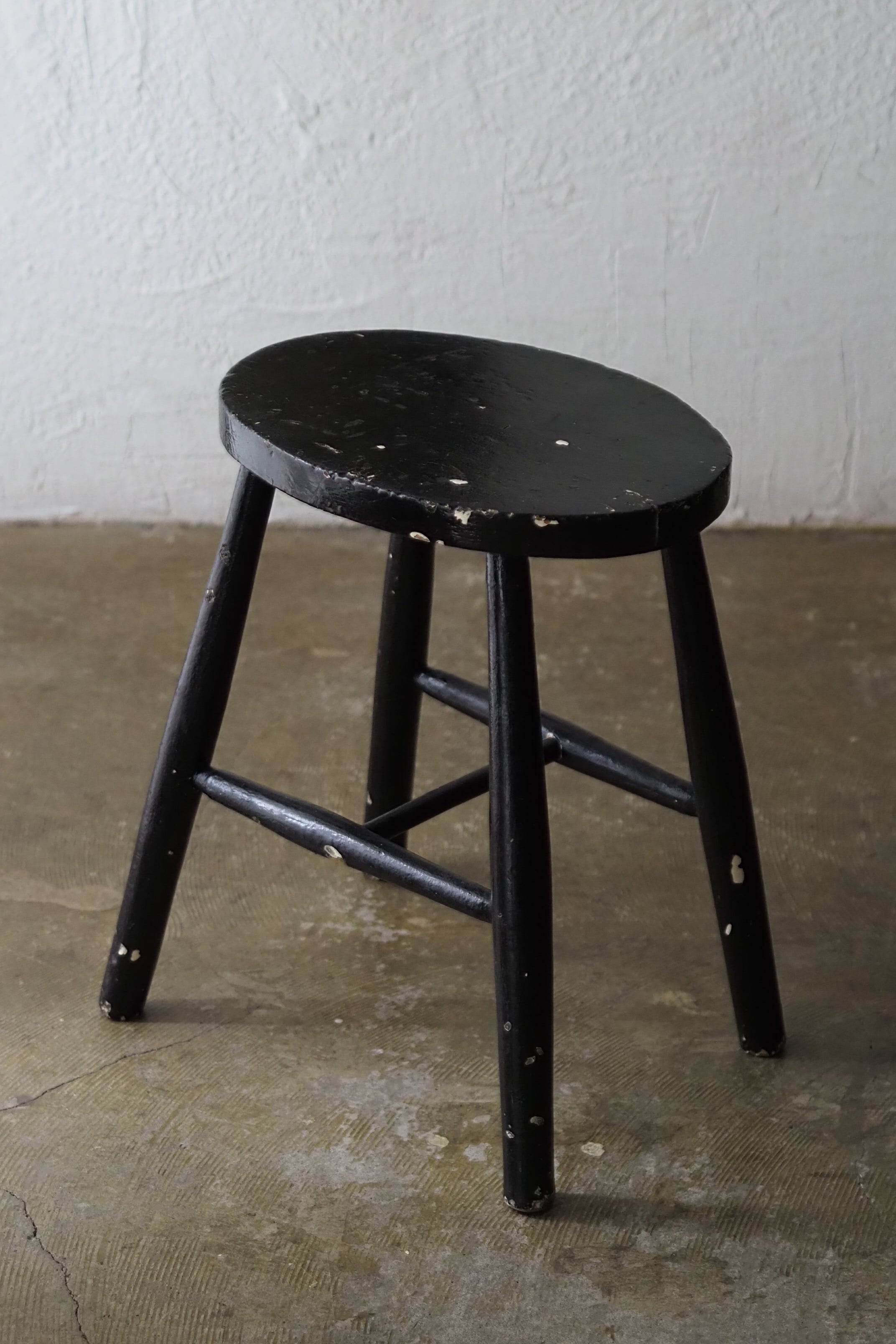 楕円の黒いスツール-antique oval black stool | アンティーク