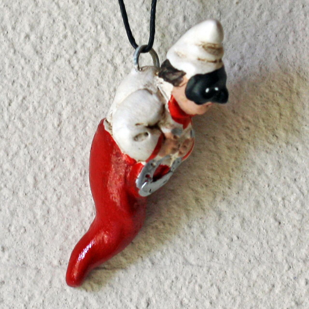 ナポリの幸運のお守り！蹄鉄を持つプルチコルノ-1 | ルカニア