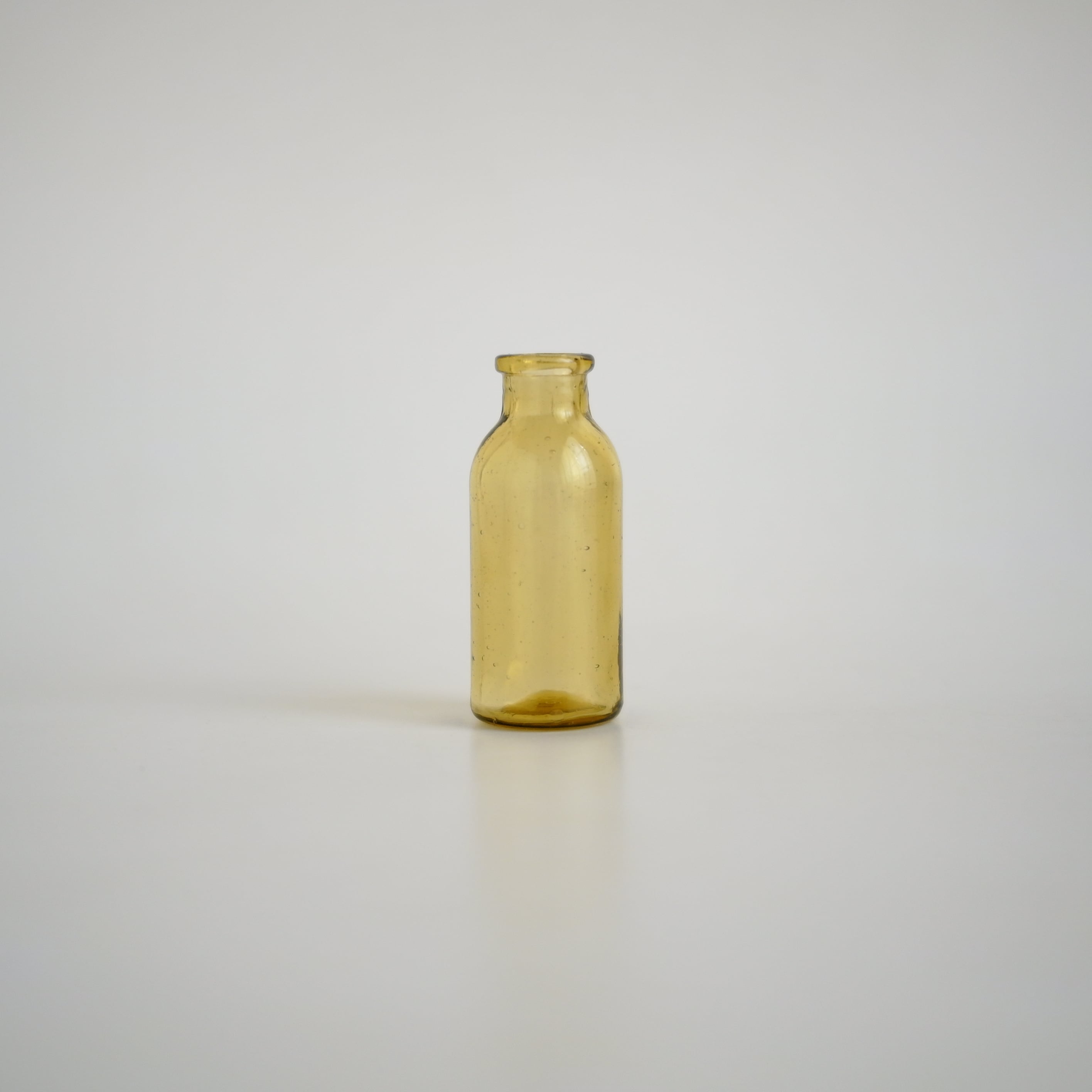 KARHULA / Glass Medicine Bottle A | troldhaugen antiques ｜ 北欧