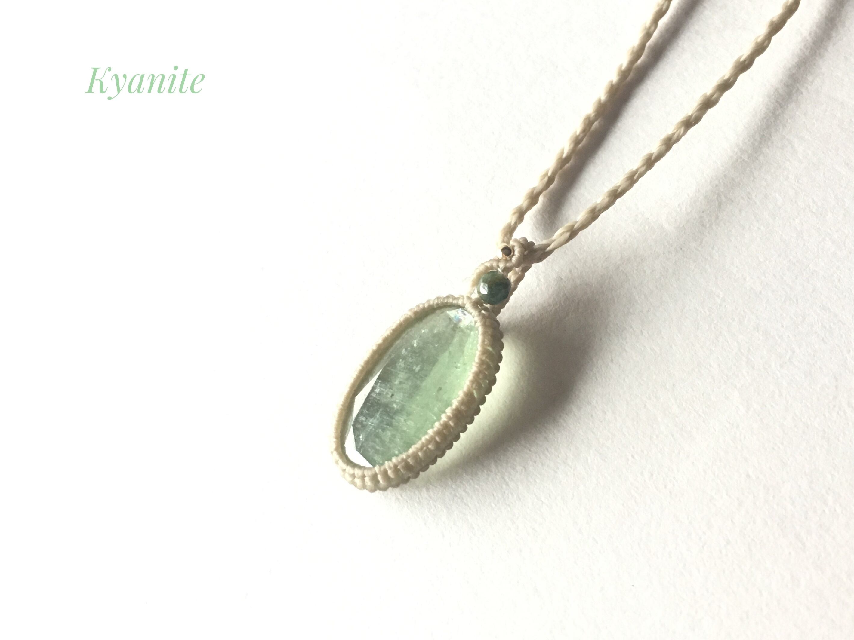 グリーンカイヤナイト macramé necklace