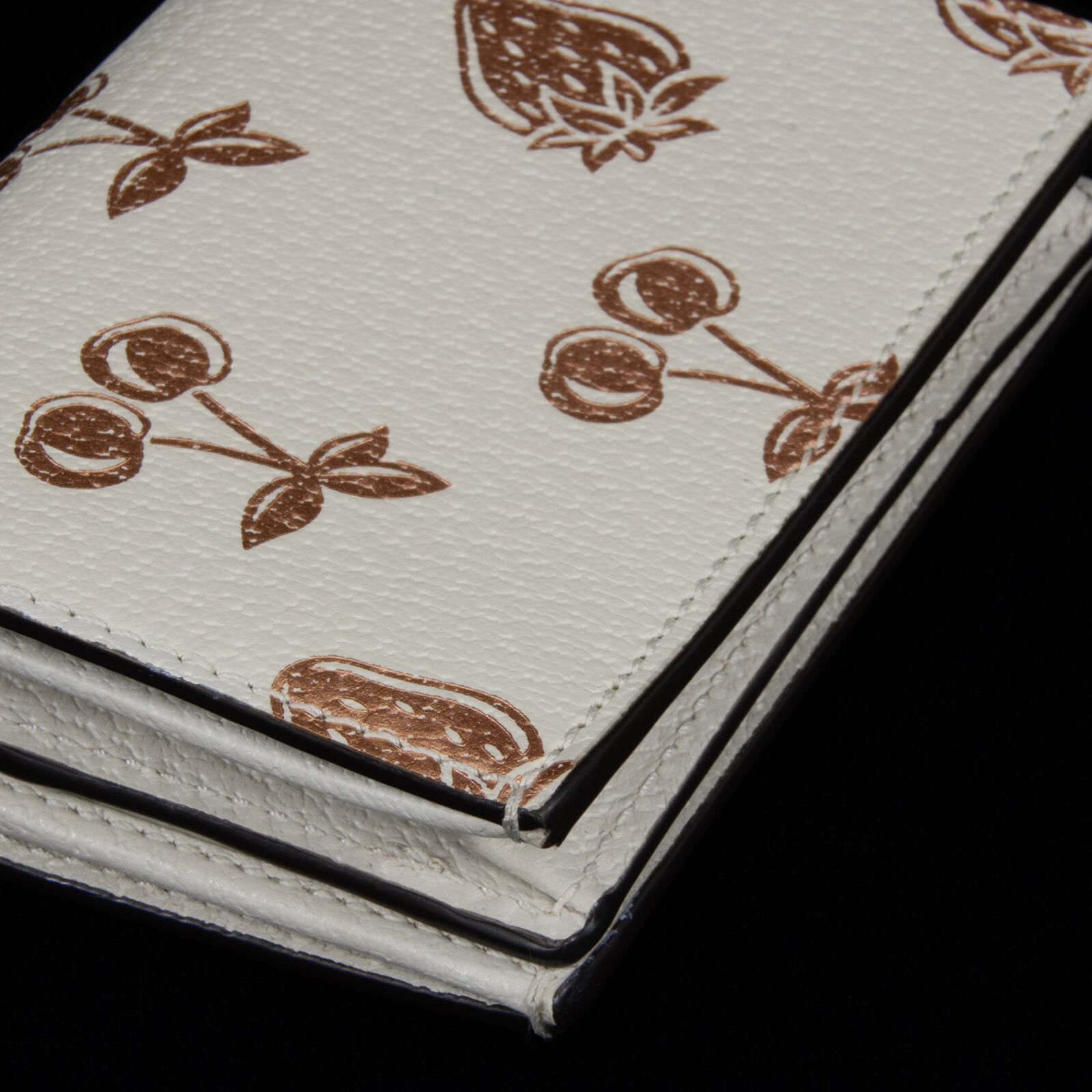 本物 送料無料 グッチ 二つ折り財布 レディース 2020年限定