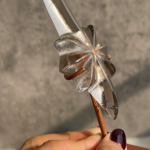 ブラジル・ミナスジェライス州 セラデカブラル産 スモーキークォーツ『流れ星シェイプ スタンド付き｜一点もの