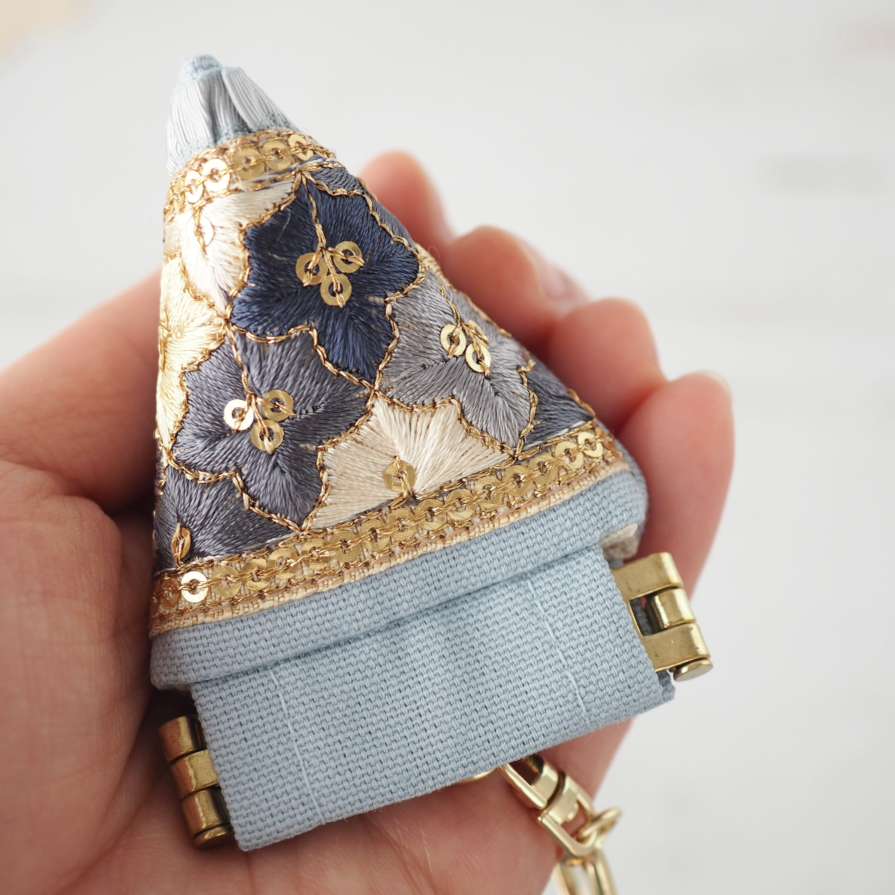 インド刺繍リボン ミニテトラポーチ | Link.hand-made インド刺繍ポーチ