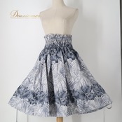 フラダンス 衣装 パウスカート グレー系 ダンス衣装 ハワイアンプリント 灰色 白 アロハ フラ ダンス レッスン 練習 ハワイアンダンス レディース ホワイト系 シングル 軽やか 大人っぽい おしゃれ 上品 スカート 花柄 ボタニカル柄 葉っぱ柄 植物プリント モノトーン系 しわ加工風 ふんわり スカート丈 ミモレ丈 かわいい 大人 エレガント モダン リゾート ハワイアンデザイン レッスン用 練習用 舞台用 発表会 コスチューム クリアランス感なし フィット感 伸縮 くびれ ウエストゴム まとめ髪