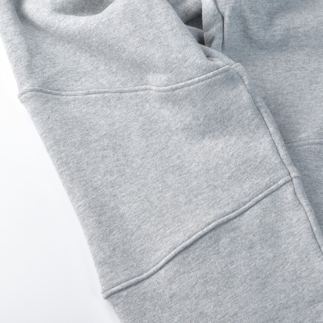 ARBRE アルブル 裏起毛スウェットジョガーパンツ・杢グレイ【メンズ】スッキリとしたブルゾンやニットのボトムに合わせて着てください。