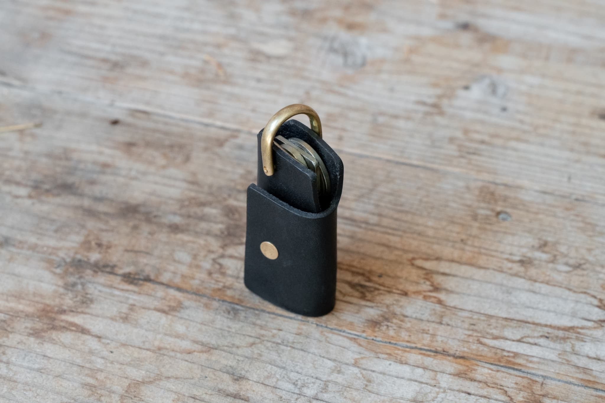 ミニマルでシンプルな本革キーケース「PRESSo Holder Ver.2」 | drip