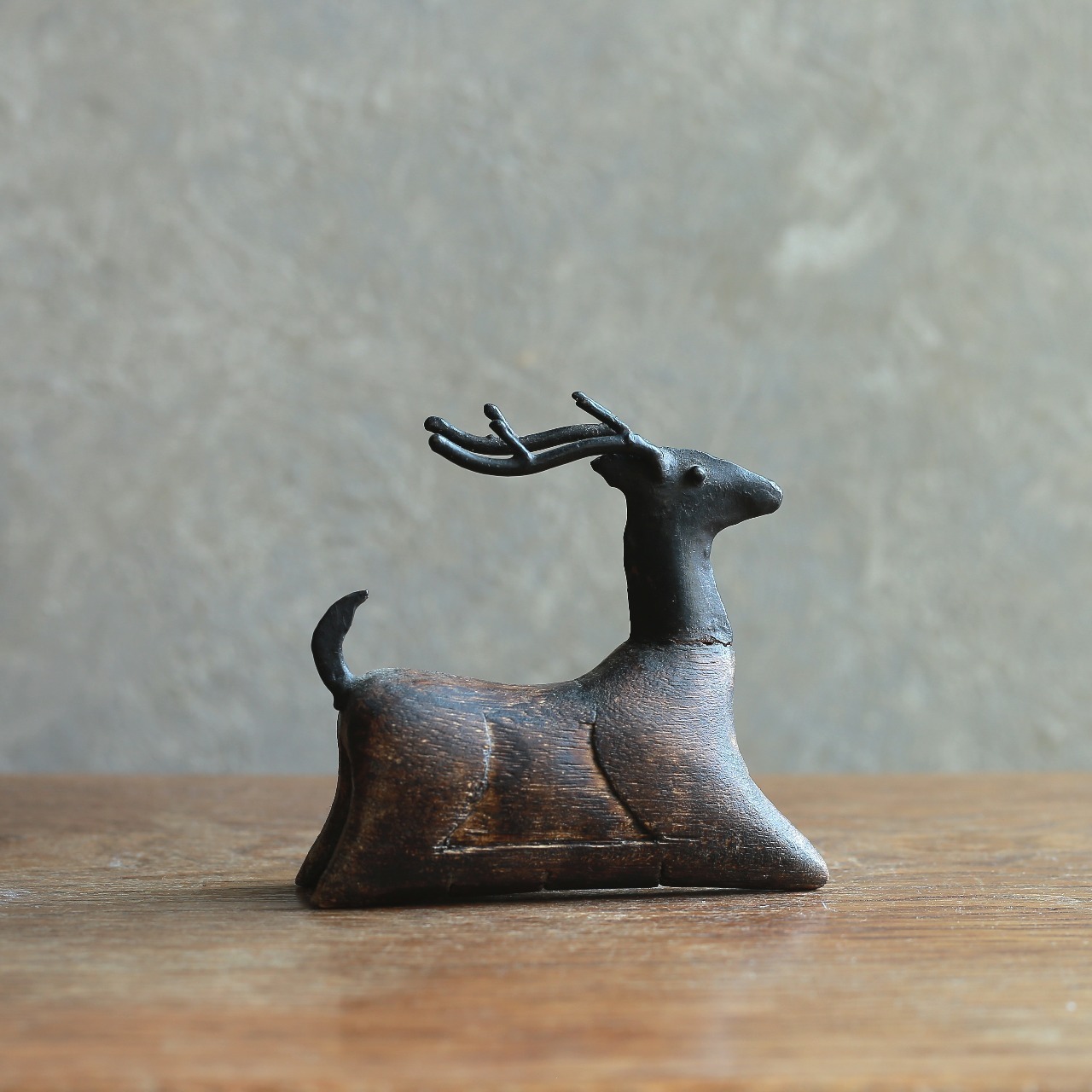 木製 鹿 オブジェ ヴィンテージ 置物｜静かな佇まいと木肌の質感が魅力の動物モチーフ 2