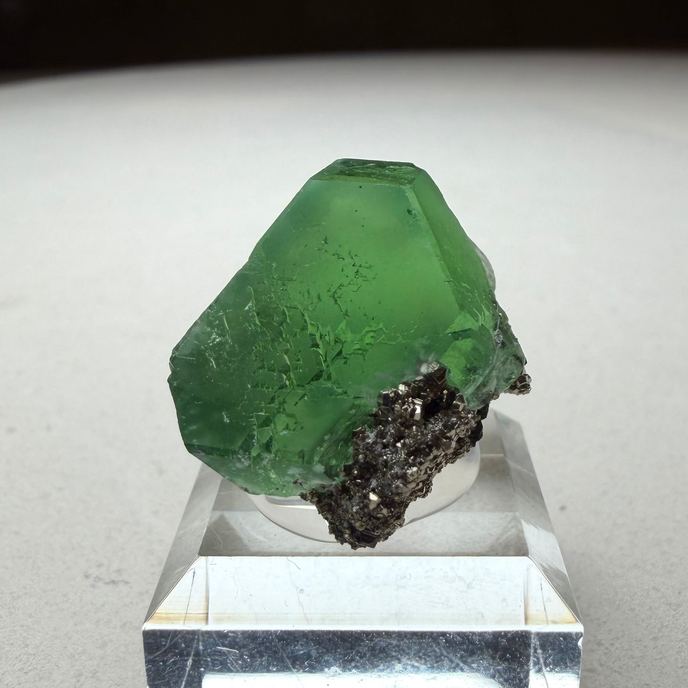 フローライト（パイライト入り）　フランス産 フローライト / パイライト【Fluorite with Pyrite】ペルー産