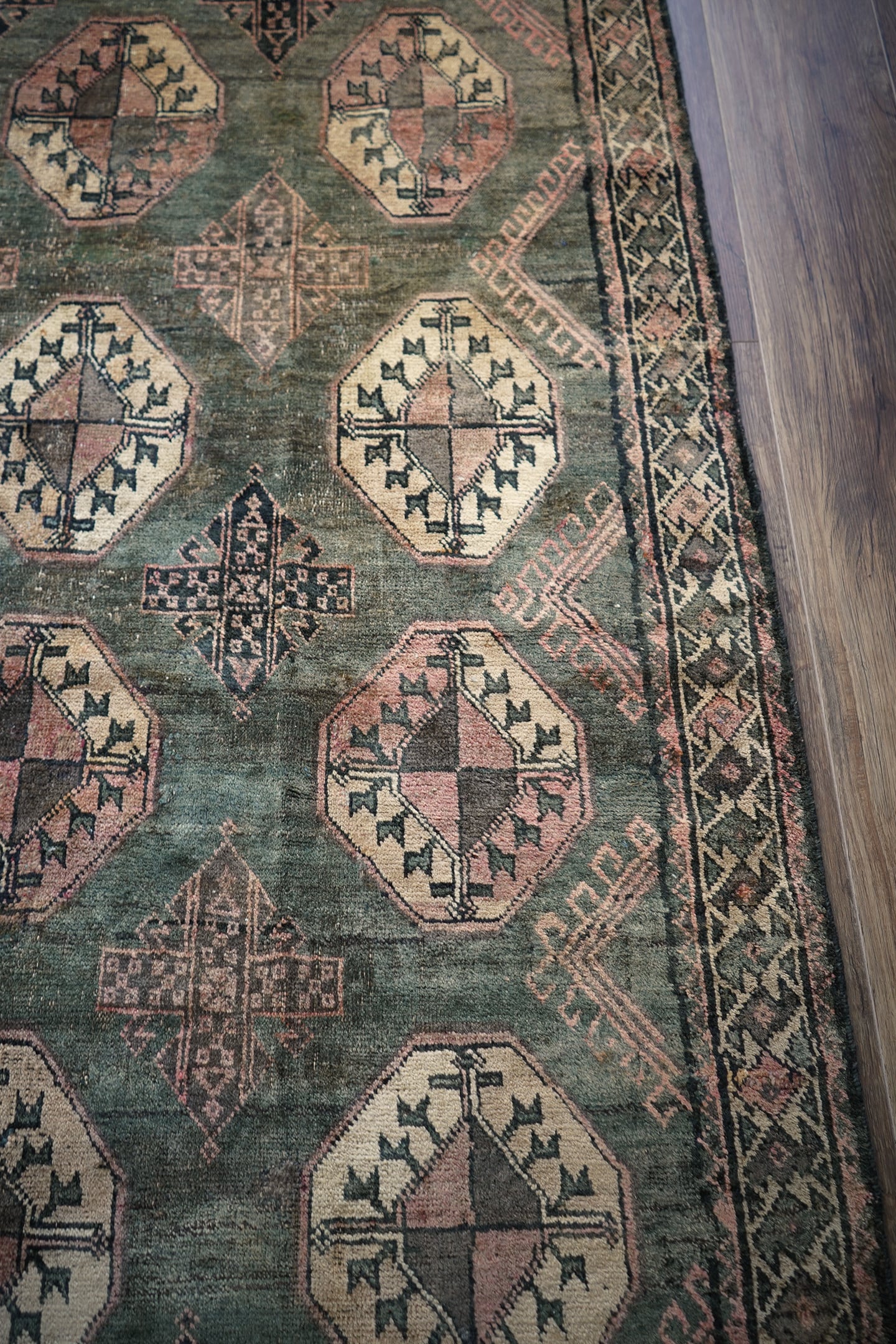 891】Semi Antique Persian Baluch rug 1930's | ヴィンテージラグ専門