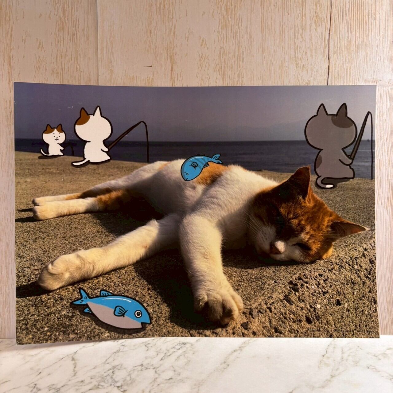 【写真×イラストコラボ】猫島猫の日常 A4アートプリント07 もっと大きいの釣るからね