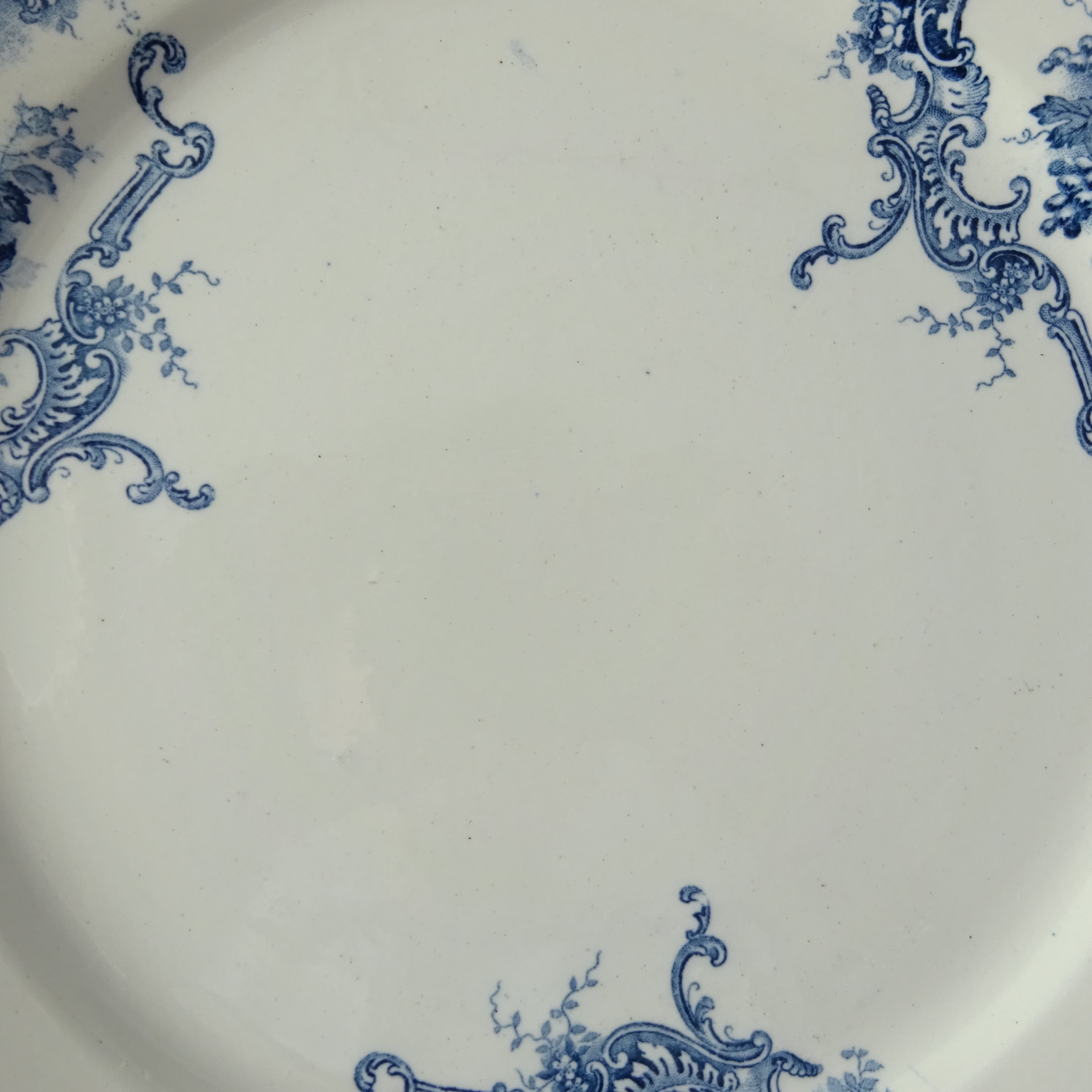 BFK Boch Frères Keramis  modèle《DAUPHIN》assiette plate (D)