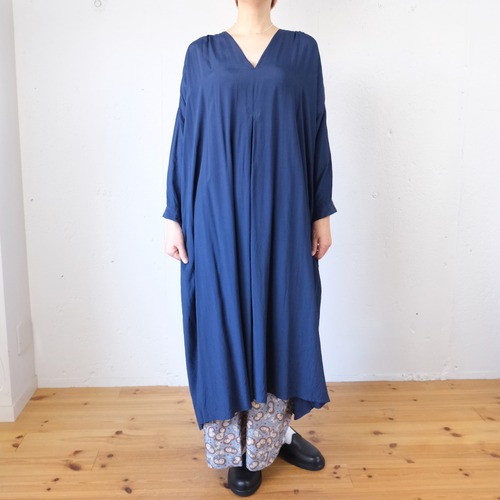 suzuki takayuki (スズキタカユキ) v-neck dress レーヨンシルク Vネックワンピース