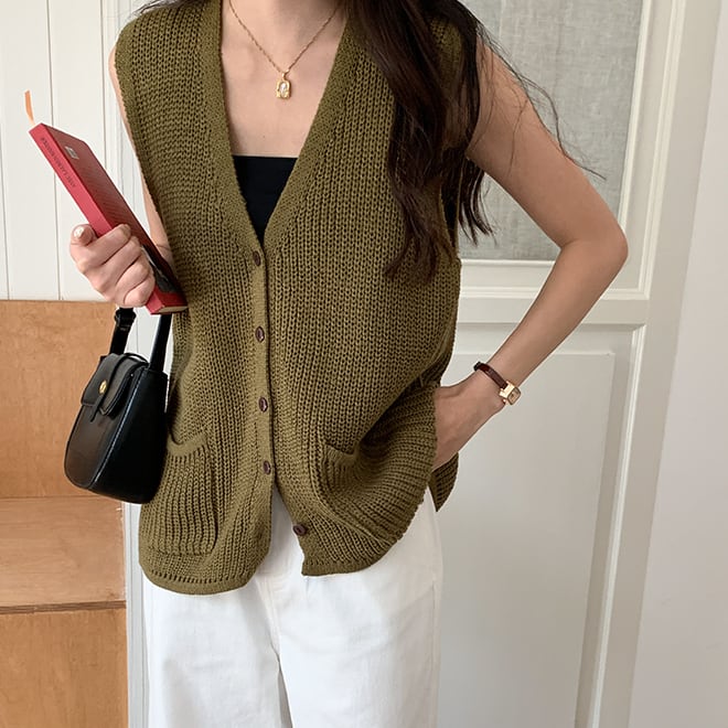 V-neck sleeveless knit vest in 3 colors S371