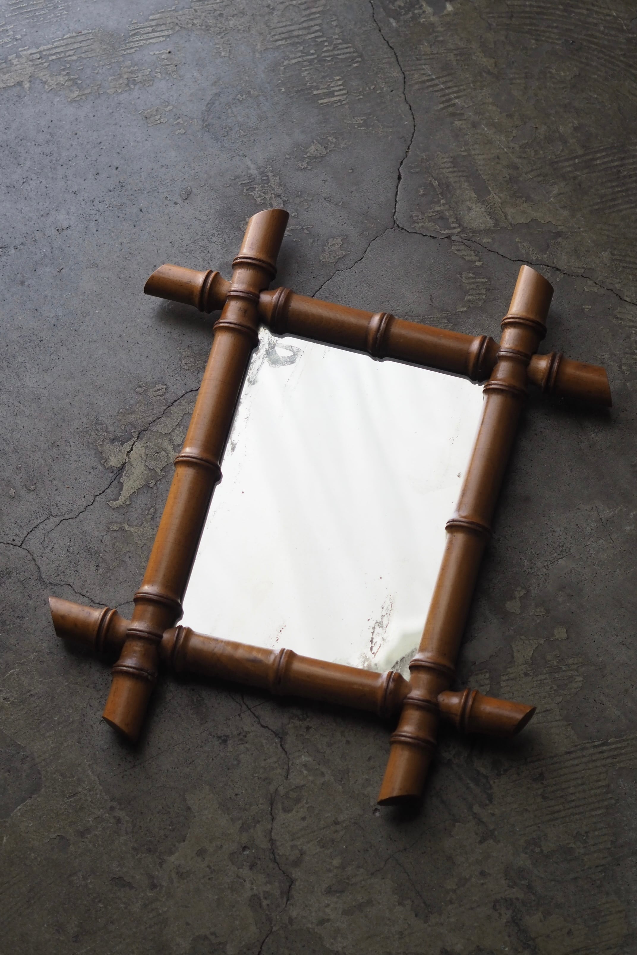 バンブー彫りのフェイスミラー-antique wood frame mirror