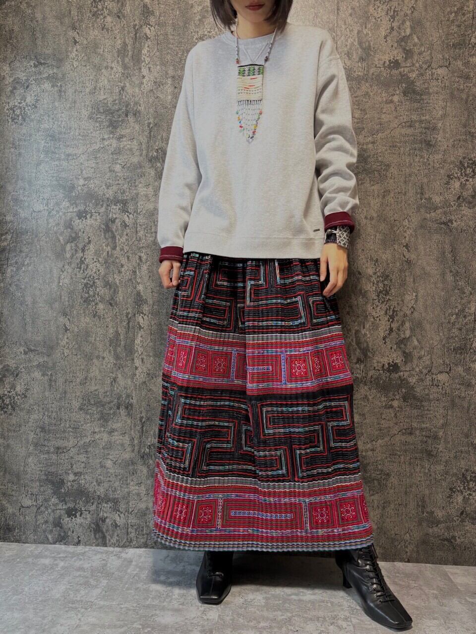 モン族スカート 74 ロング クロスステッチ刺繍 ろうけつバティック