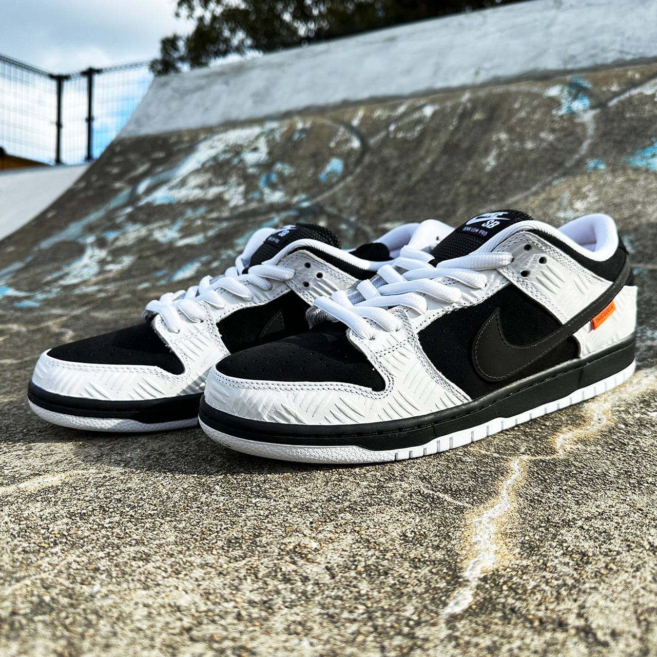 TIGHTBOOTH × Nike SB Dunk Low Pro QS ナイキ ダンク タイト