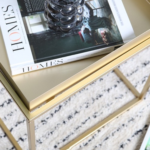 サイドテーブル スクエア型 メタル トレイ モダン アイアン ティーテーブル リビングソファ 机 リビング バスルーム ミニマリスト 一人暮らし シンプル おしゃれ スタイリッシュ 韓国