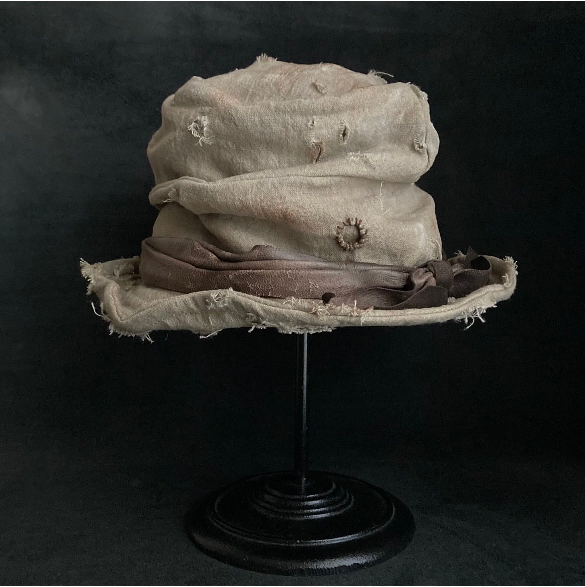 TRIANGLES HAT | Damage sand ramie damage turn bucket hat
